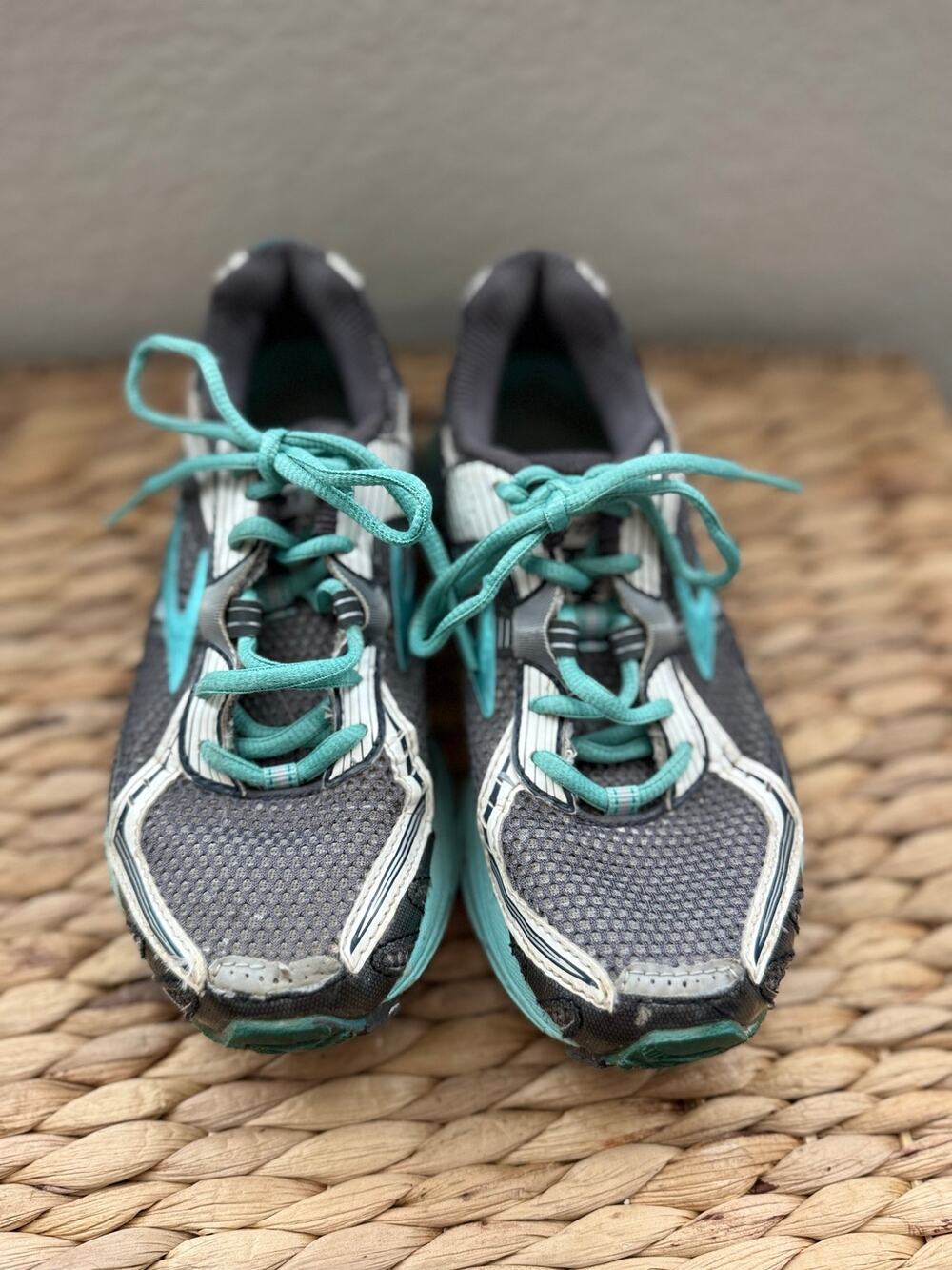 Brooks Ravenna 3 Women’s Running Shoes Gray Aqua Size 6 Athletic Sneakers